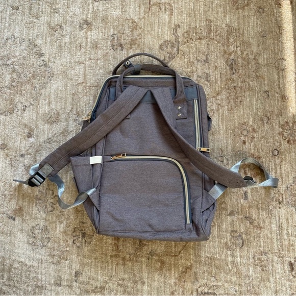 Stylish Unisex Diaper Organizing Bag by Land - Picture 5 of 15